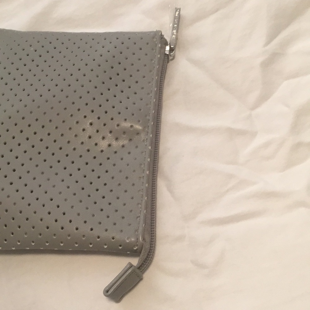 Honest beauty zippered pouch - Picture 8 of 9